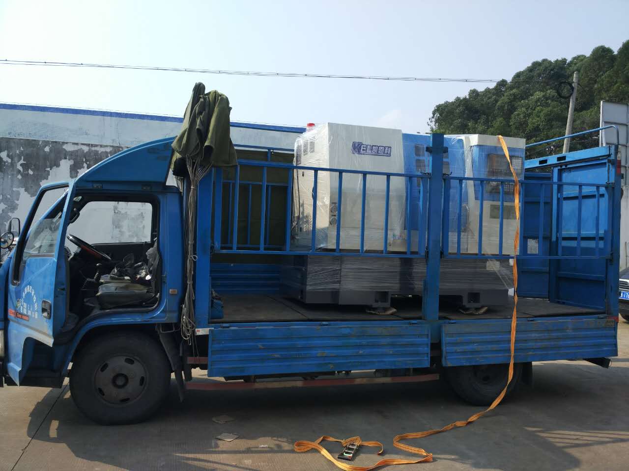 凱恩利裝車(chē)完畢，準(zhǔn)備出發(fā)