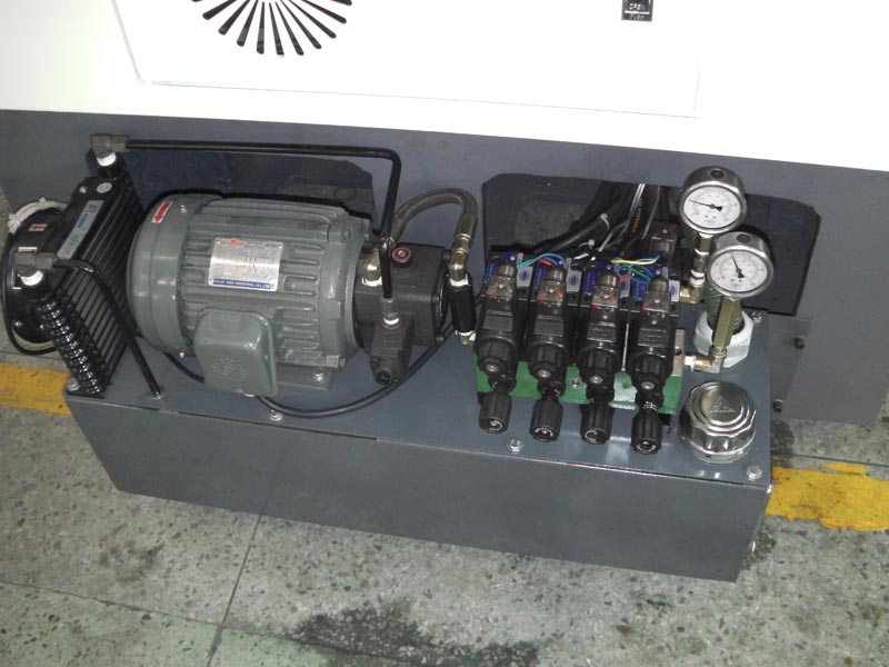 液壓站采用臺(tái)灣定量泵、液壓電機(jī)、電磁閥并加裝風(fēng)冷裝置