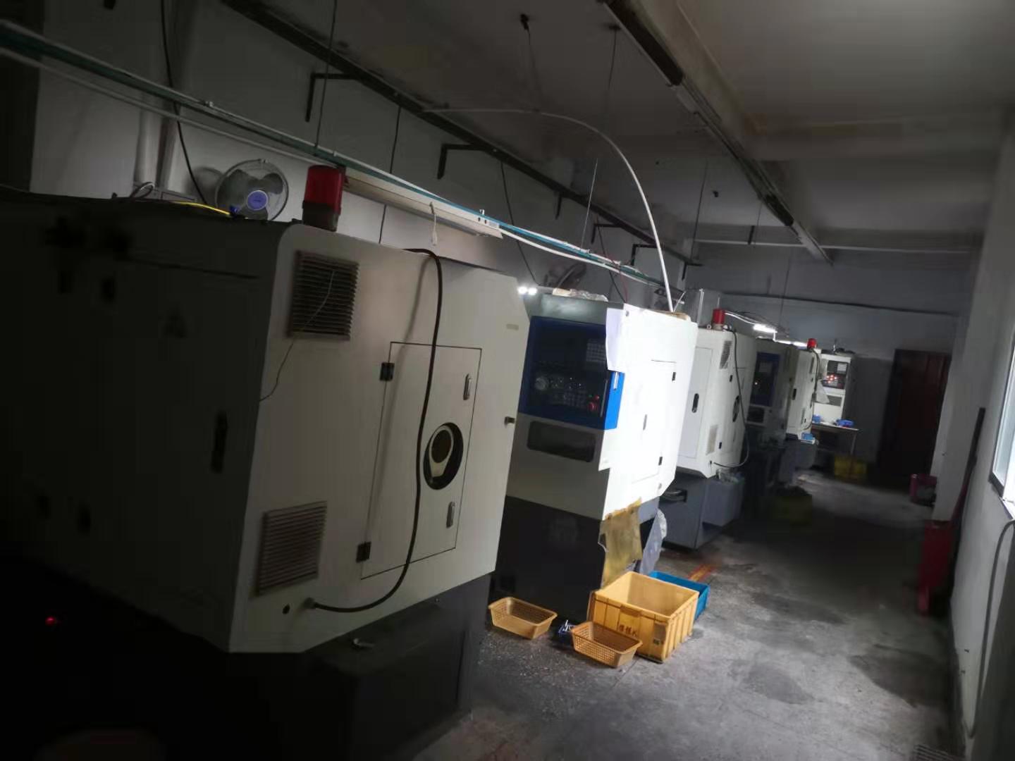 現(xiàn)在機(jī)器擺在一樓，總的有六~七臺(tái)機(jī)，六臺(tái)機(jī)是中山凱恩利機(jī)械的。其中36機(jī)5臺(tái)，46機(jī)1臺(tái)
